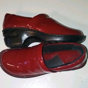 b.o.c 8 red slip on clog shoes
